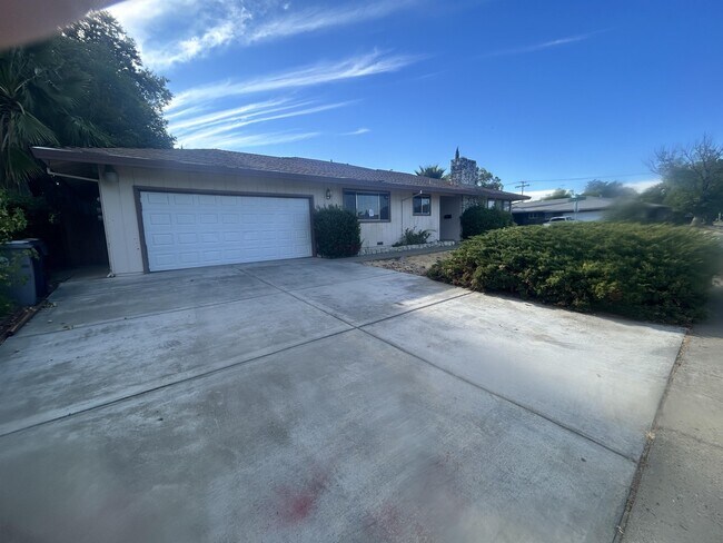 Photo - 7312 S Land Park Dr