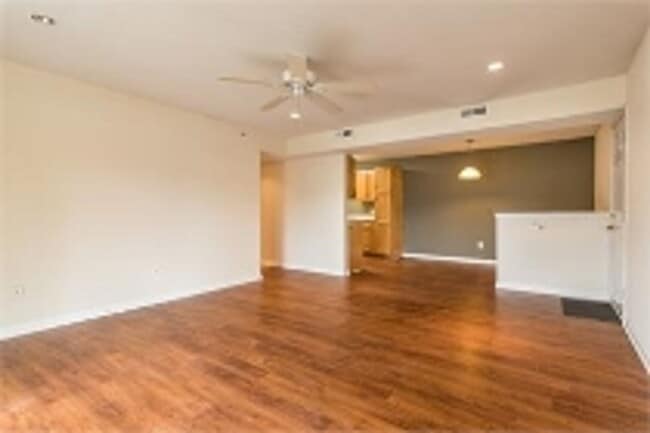 Building Photo - Creek Pointe Unit 111-102 Rental