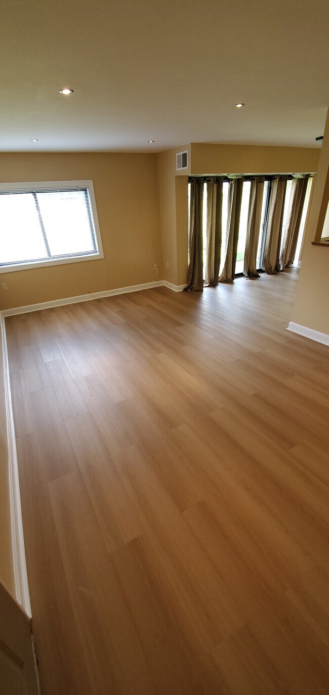 Photo - 6300 Hil-Mar Dr Unidad 4