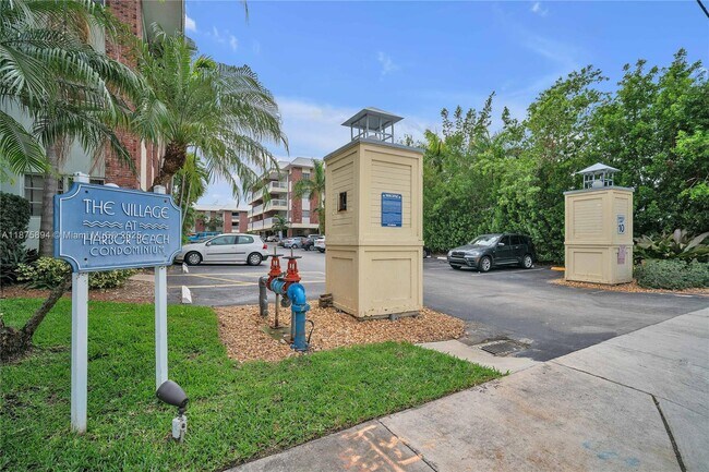 Building Photo - 2420 SE 17th St Unit 403C Rental