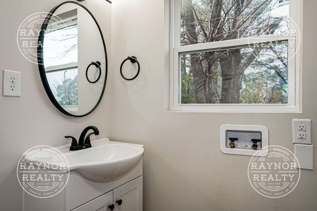 Photo - 515 Dale St SW