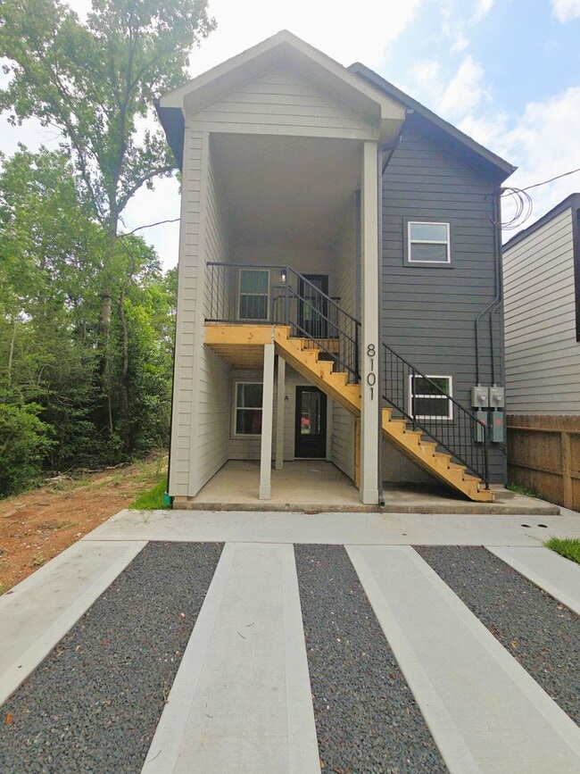 Building Photo - 8101 Venus St Unit B