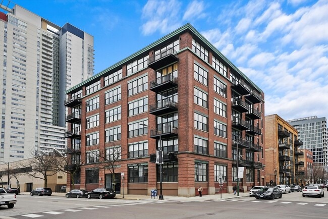 Building Photo - 817 W Washington Blvd Unit 507
