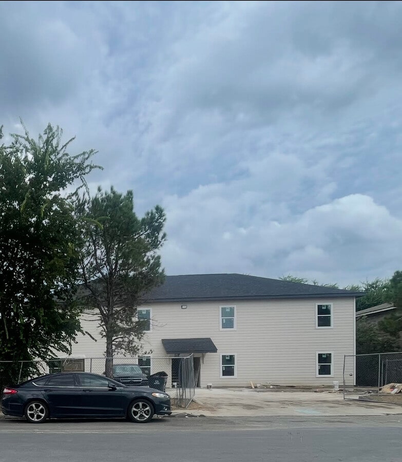 Photo - 7602 Windsor Oaks Apartamentos