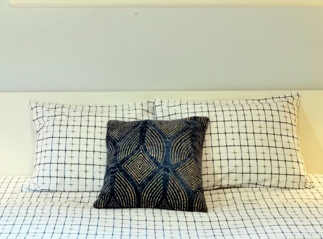 Sky room - 5337 229th Ave SE