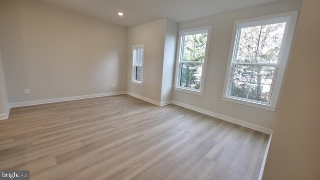 Photo - 21829 Express Ter