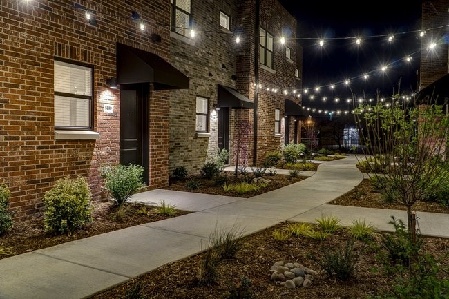 Photo - 523 Brownstones