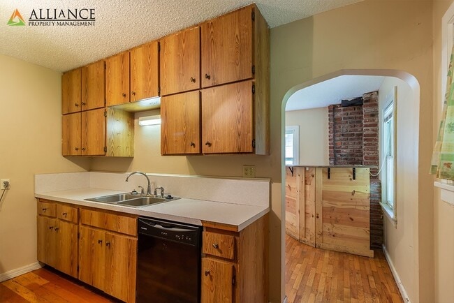 Photo - 714 Thurston St Unidad 1
