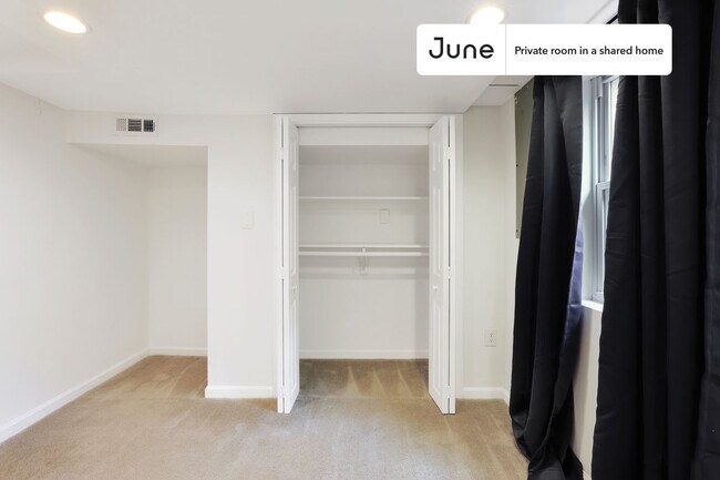 Room in Shared 5 bed/2 bath home in Logan Circle