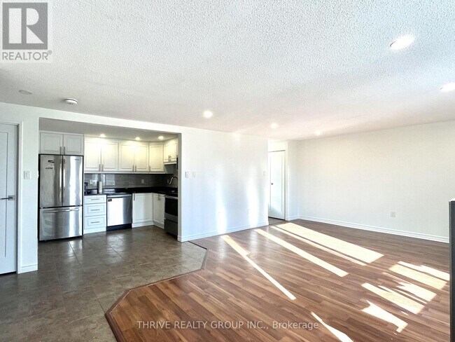 Photo - 1288 Commissioners Rd W Unit 301