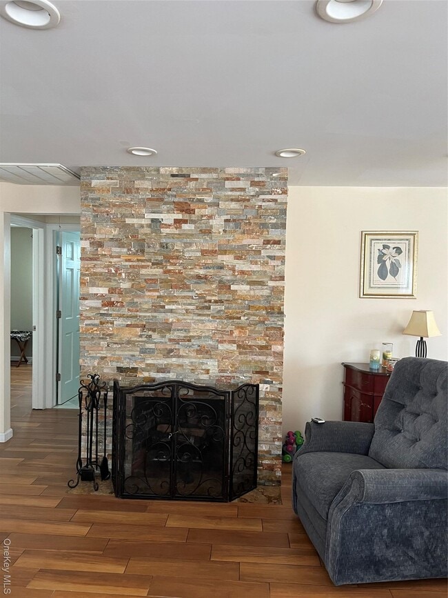 Photo - 615 W Walnut St