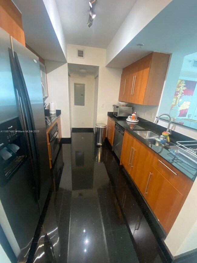 Building Photo - 335 S Biscayne Blvd Unit 607 Rental