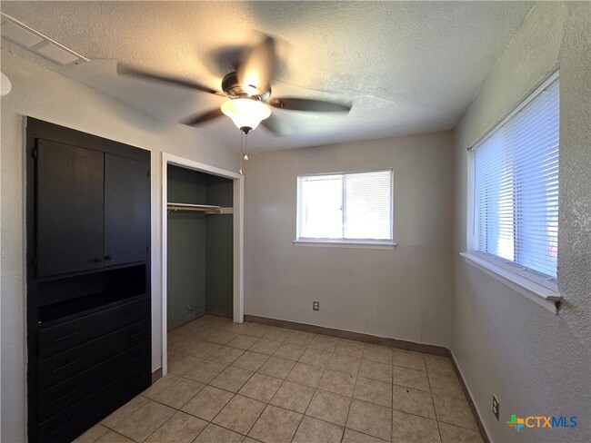 Photo - 212 E Valley Rd