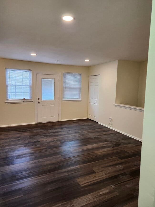 Photo - 13 Reliance Ct Unidad 2nd floor