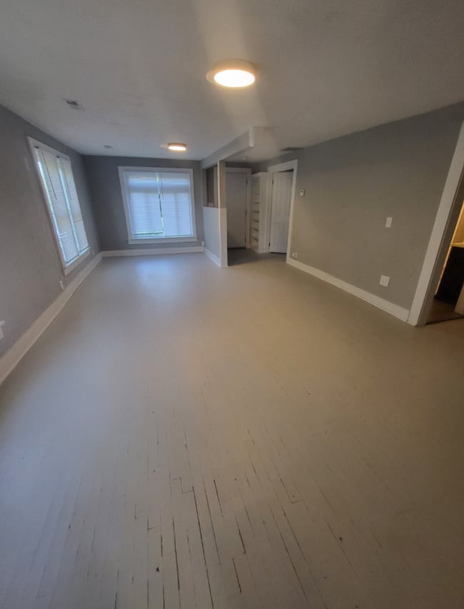 Photo - 3 bedroom, 1 bathroom home located in Joplin! Features washer and dryer hook ups, cozy layout, mo...