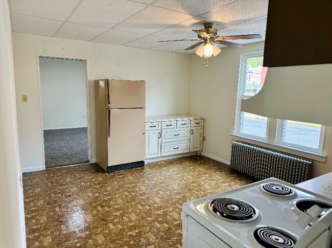 Photo - 146 S Nicholas St Unit 1