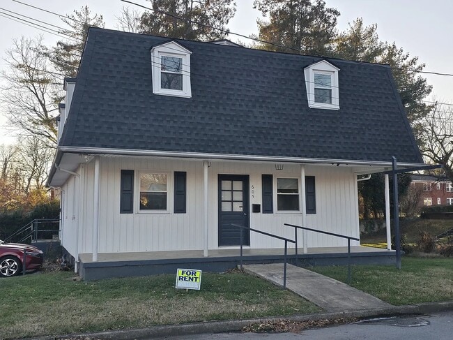 Building Photo - 605 Hale St Unit 1
