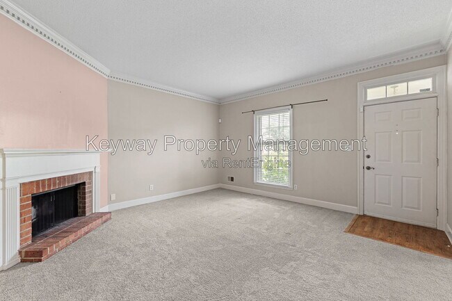 Photo - 344 Folkstone Cir