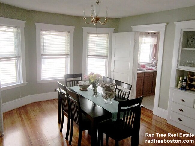 Building Photo - 20 Hunnewell Ave Unit 1 Rental