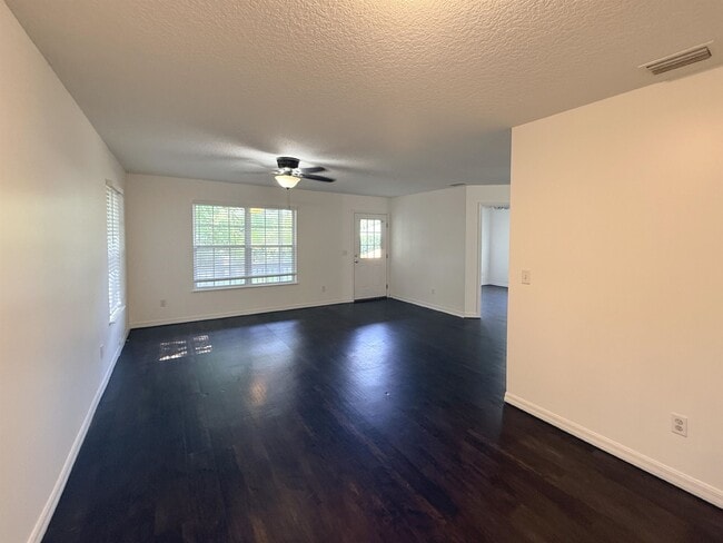 Photo - 1058 W 15th St