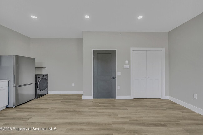 Photo - 215 Hickory St