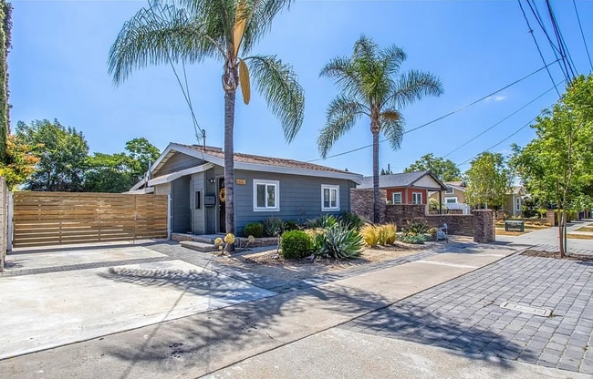 Photo - 465 N Cypress St