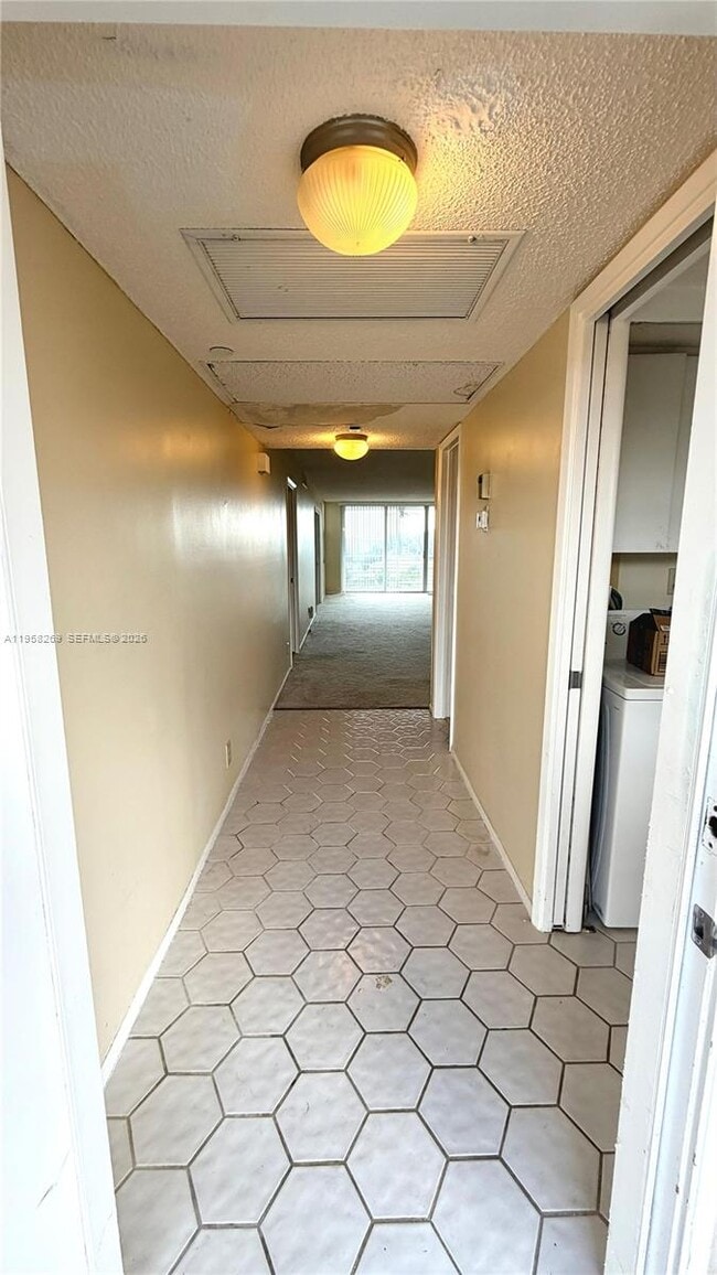 Photo - 3520 Oaks Way Unidad 402