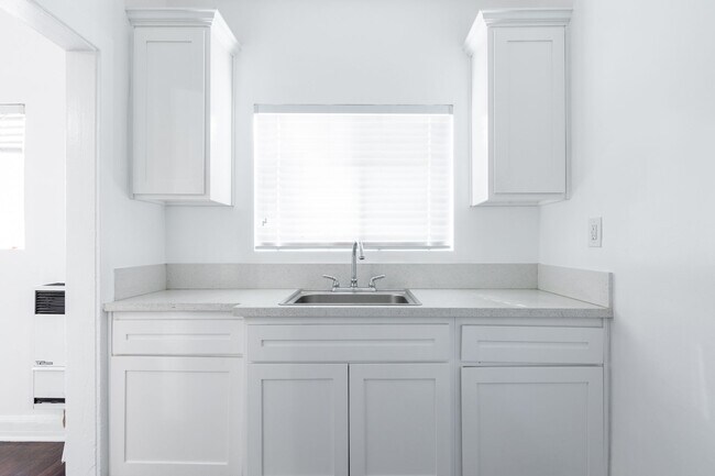 Photo - Charming and Affordable Studios Unit 985-25