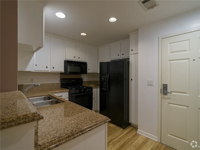 Building Photo - 160 S Hudson Ave Unit 106 Rental