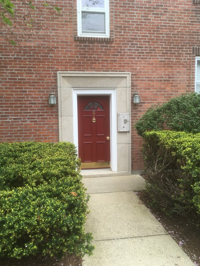 Building Photo - 5 Alton Ct Unit 3