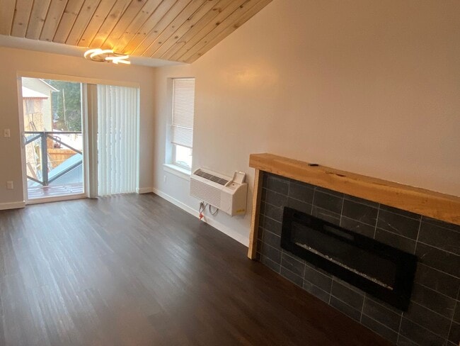 Photo - 514 Bierney Creek Rd Unit 1 - "Upper Loft" (735)