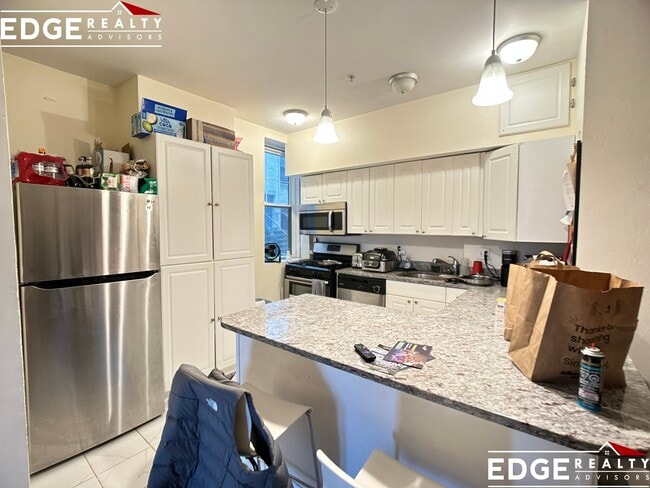 Photo - 2005 Commonwealth Ave