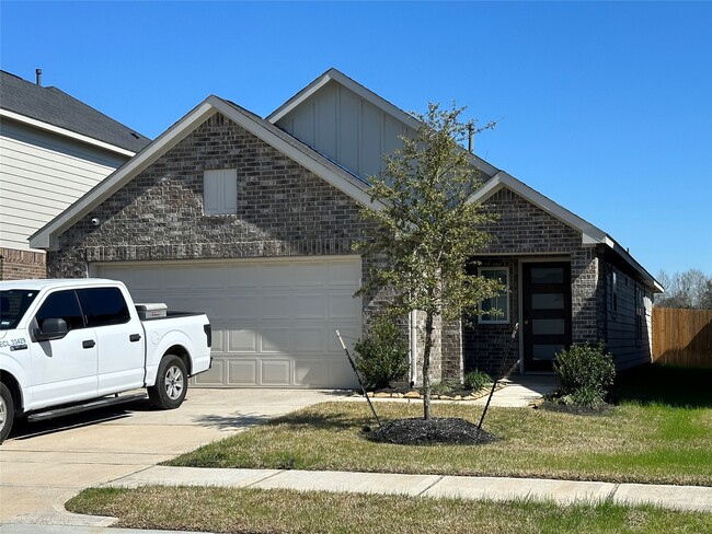 Building Photo - 15515 Sailpoint Ln
