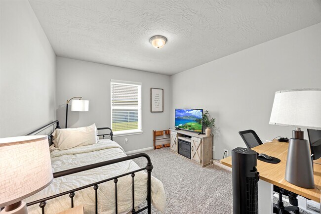 Photo - 383 Shoreview Dr