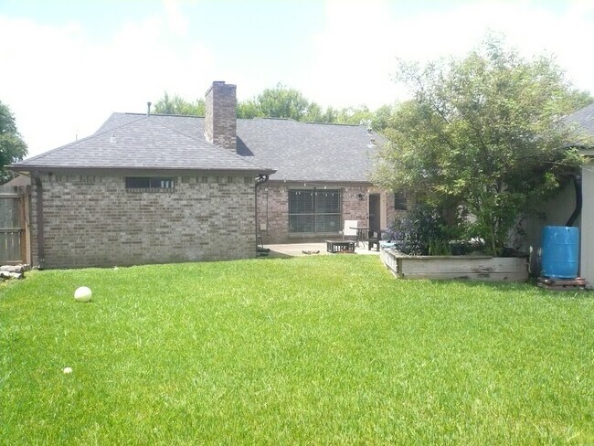 Photo - 2803 Green Fields Dr
