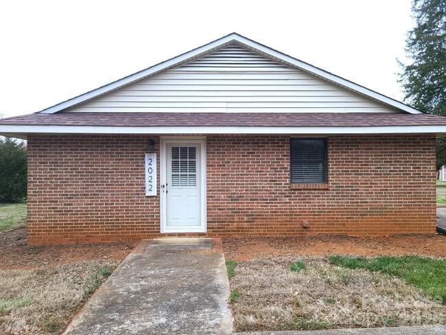 Photo - 2022 Oakdale Rd