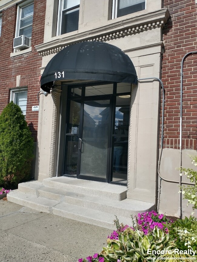 Building Photo - 131 Washington St Unit 46