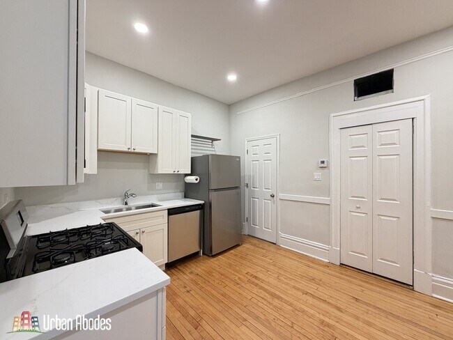 1009 N Sacramento Ave Unit J07W