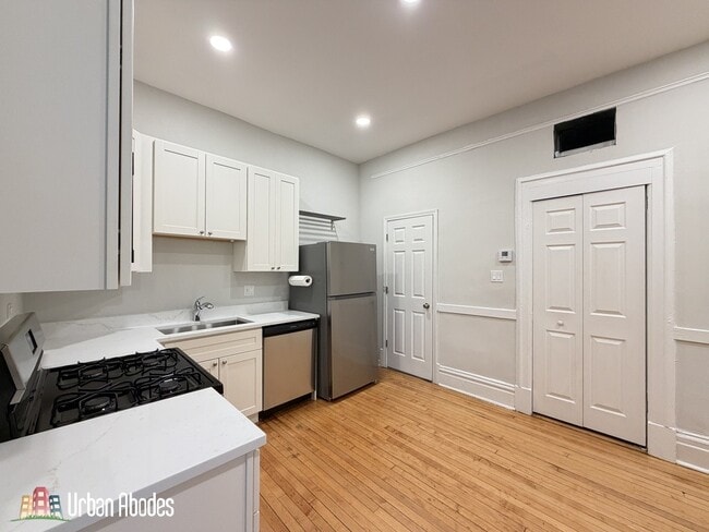 Photo - 1009 N Sacramento Ave Unit J07W