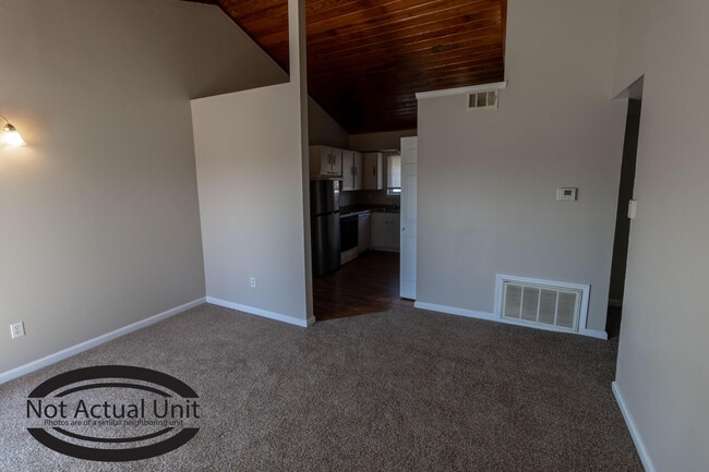 Photo - 700 W Cunningham Dr