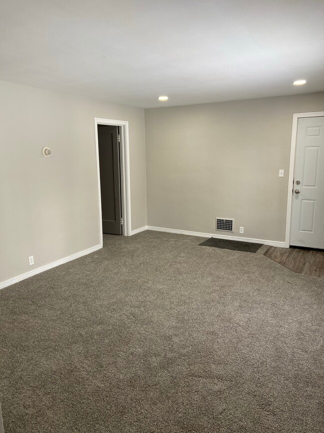Photo - Knowlton Apartments