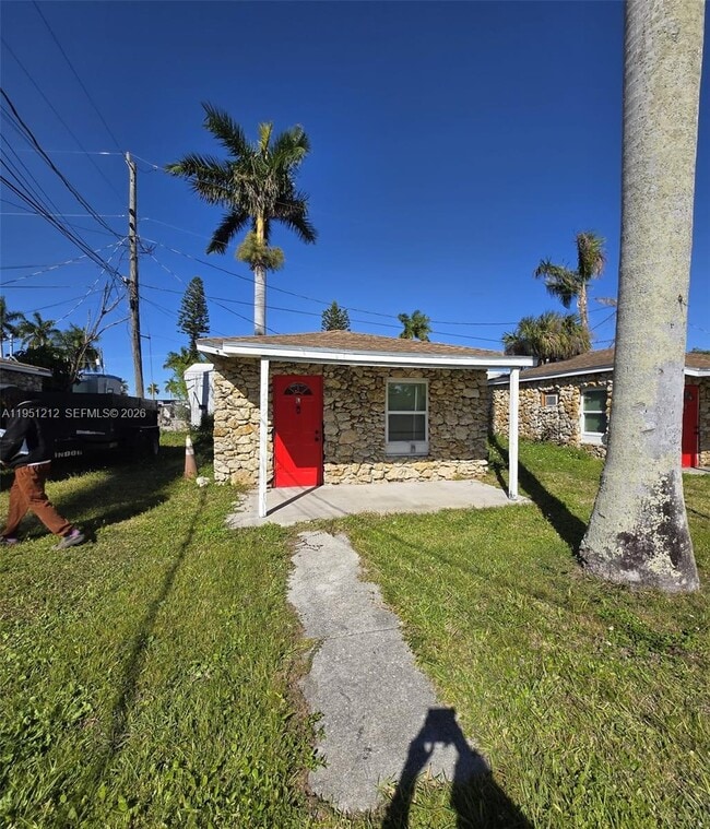 Building Photo - 1189 N Tamiami Trl Unit L