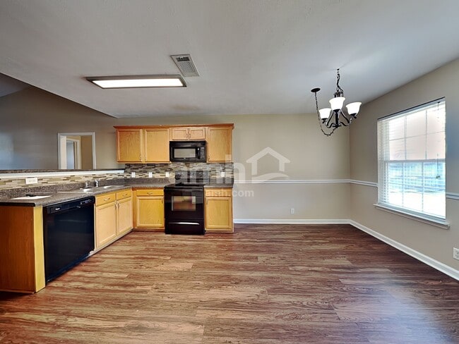 Photo - 1104 S Hampton Close