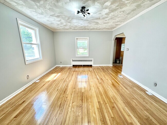 Photo - 352 E 7th Ave