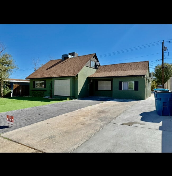 Photo - 2004 Howard Ave