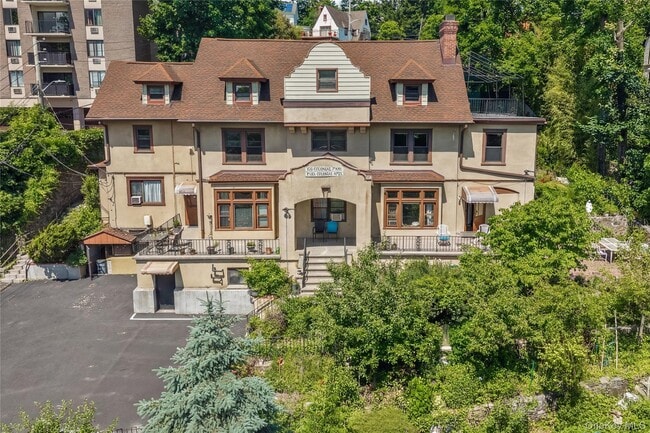 Building Photo - 176 Colonial Pkwy Unit 2S