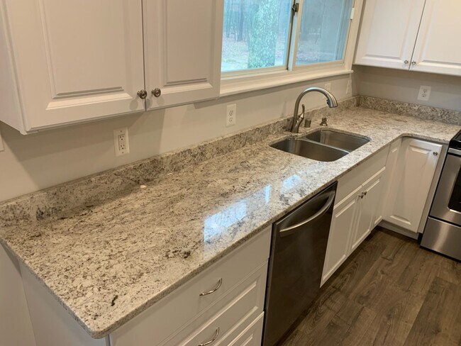 Photo - 190 Lake Shore Dr