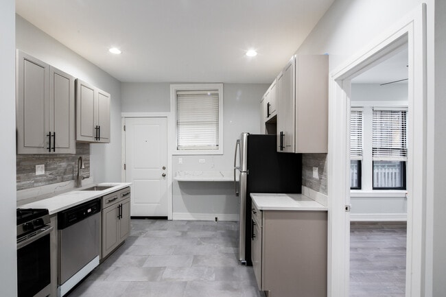 Photo - 1058 W Glenlake Ave Unit 2