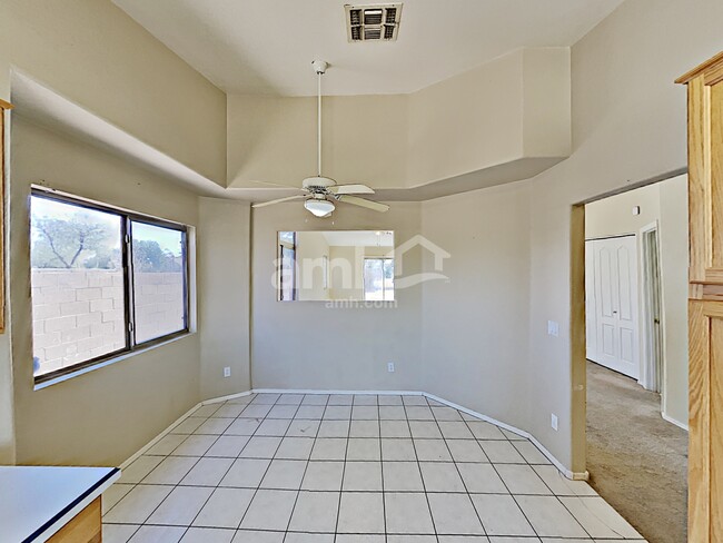 Photo - 30300 N Royal Oak Way