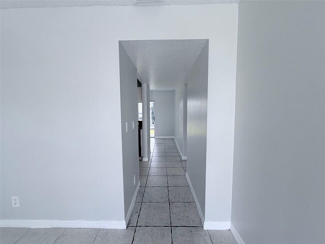 Photo - 230 SW 11th Ave Unidad 2